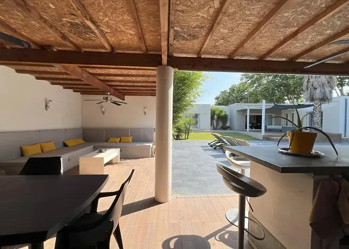 D'architecte Avec Piscine Chauffee, 4 Chambres, A 30 Mn Gruissan Villa